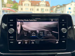 VW T-Roc R 4MOTION BLACK STYLE *** PANORAMAGLASDACH & VIELES MEHR ***