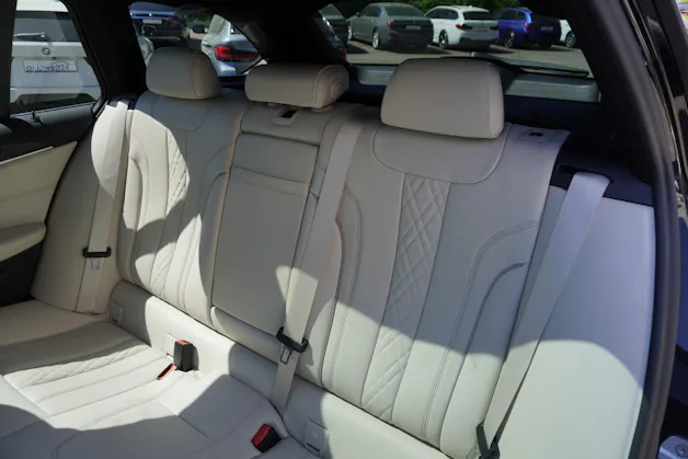 BMW 540i xDrive Touring Luxury Line Steptronic