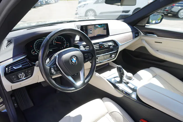 BMW 540i xDrive Touring Luxury Line Steptronic