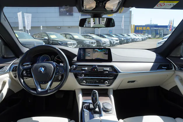 BMW 540i xDrive Touring Luxury Line Steptronic