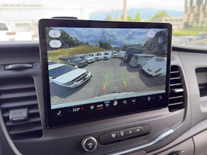 https://vehicle.imgix.net/4289920/d67f8567-03e6-498e-9cee-8c3664e43c5b.jpg