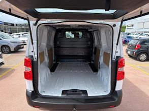 https://vehicle.imgix.net/4289967/961a6c09-1e25-4f1e-a010-075f1c8d9a85.jpg