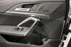 Fahrzeugbild BMW X1 30e xDrive paddles