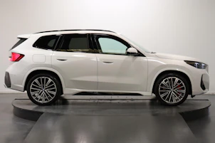 Fahrzeugbild BMW X1 30e xDrive paddles