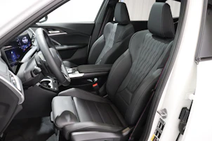 Fahrzeugbild BMW X1 30e xDrive paddles