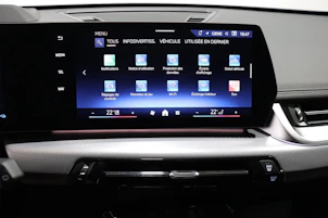 Fahrzeugbild BMW X1 30e xDrive paddles