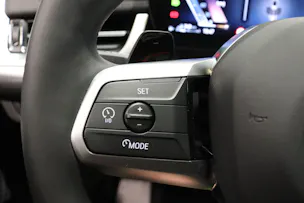 BMW X1 30e xDrive paddles