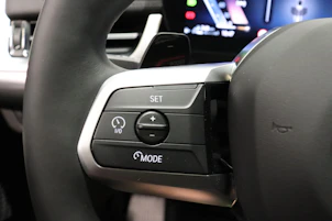 Fahrzeugbild BMW X1 30e xDrive paddles