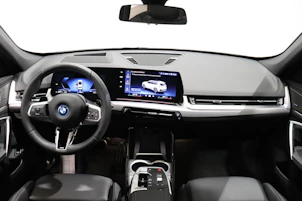 Fahrzeugbild BMW X1 30e xDrive paddles