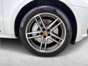 https://vehicle.imgix.net/4290104/6252fec0-1911-4932-bc8b-31ec6e506236.jpg