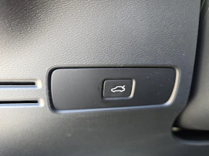 Fahrzeugbild VOLVO XC40 2.0 B4 MH Plus Dark