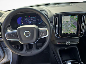 Fahrzeugbild VOLVO XC40 2.0 B4 MH Plus Dark