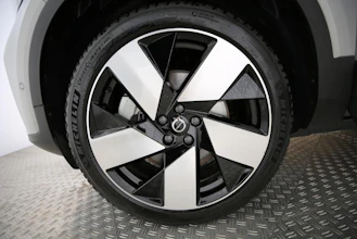 https://vehicle.imgix.net/4290320/8af73bb9-318e-4d28-b532-132c33934dbb.jpg