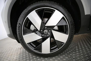 Fahrzeugbild VOLVO C40 E80 Ultimate AWD