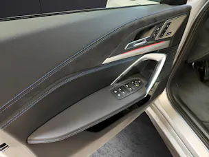 BMW X1 30e xDrive paddles