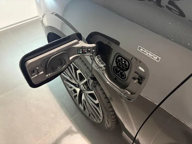 Audi Q3 SUV e-hybrid 200 kW S tronig