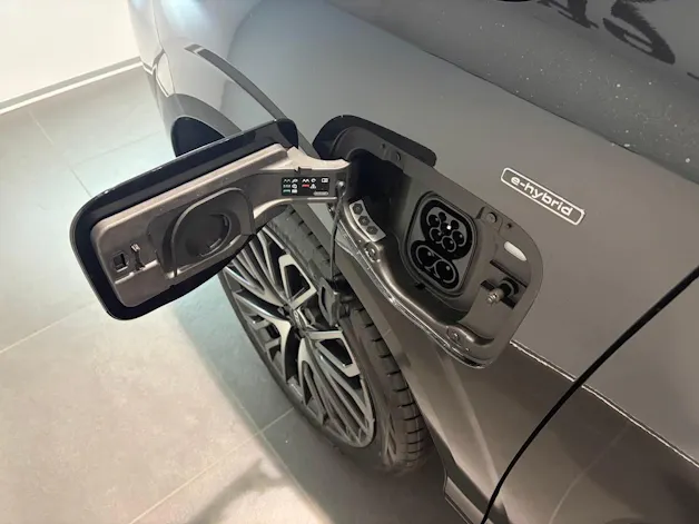 Audi Q3 SUV e-hybrid 200 kW S tronig