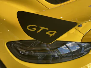 PORSCHE Cayman 718 GT4