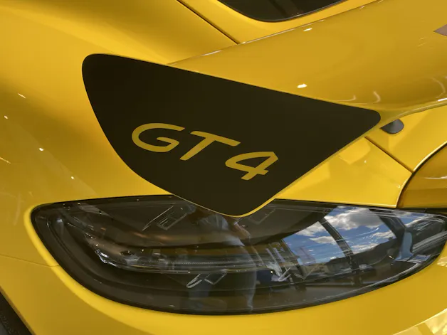 PORSCHE Cayman 718 GT4