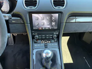 PORSCHE Cayman 718 GT4
