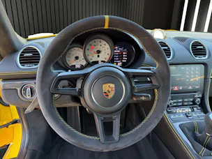 PORSCHE Cayman 718 GT4