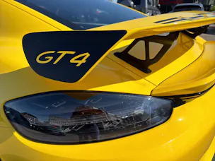 PORSCHE Cayman 718 GT4