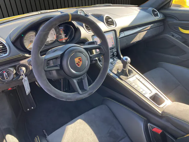 Porsche Cayman 718 GT4