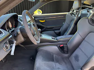 PORSCHE Cayman 718 GT4