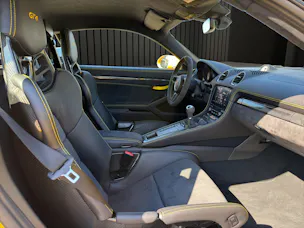 PORSCHE Cayman 718 GT4