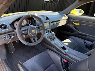 PORSCHE Cayman 718 GT4