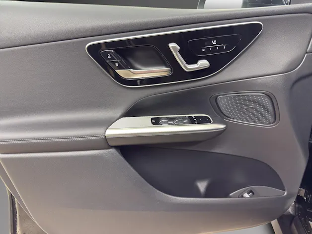 Mercedes-Benz GLC 300 e 4MATIC with EQ Hybrid Technology "EQ Star"