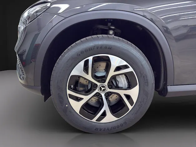 Mercedes-Benz GLC 300 e 4MATIC with EQ Hybrid Technology "EQ Star"