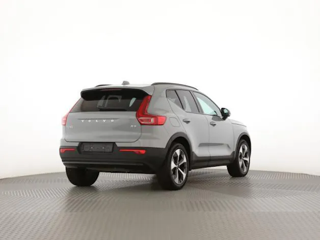 Volvo XC40 B3 Benzin Mild Hybrid Plus Dark DCT