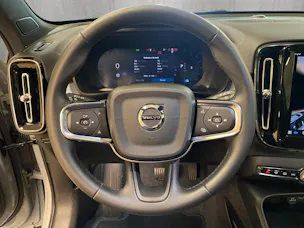 Volvo XC40 B3 Benzin Mild Hybrid Plus Dark DCT