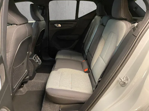 Volvo XC40 B3 Benzin Mild Hybrid Plus Dark DCT