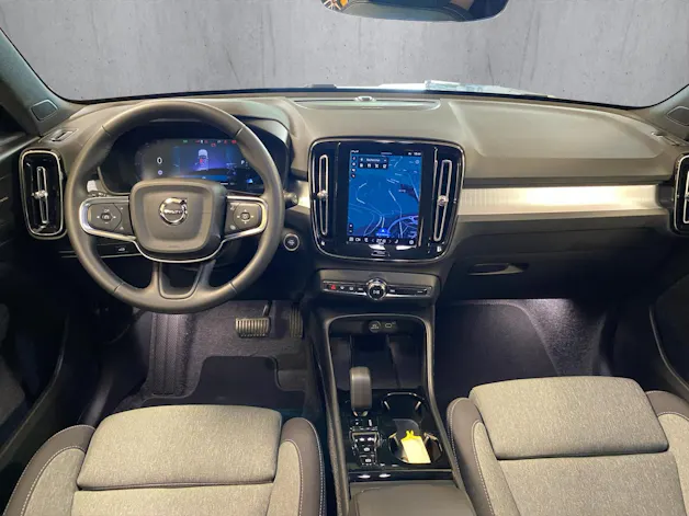 Volvo XC40 B3 Benzin Mild Hybrid Plus Dark DCT