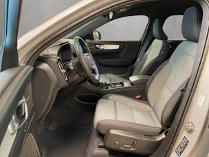 Volvo XC40 B3 Benzin Mild Hybrid Plus Dark DCT