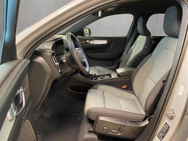 Volvo XC40 B3 Benzin Mild Hybrid Plus Dark DCT