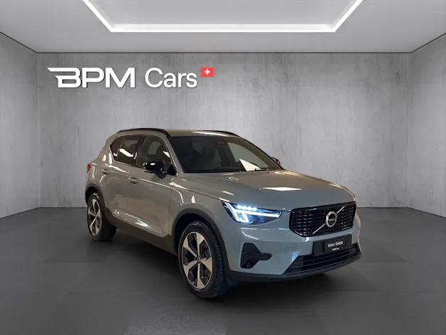 Volvo XC40 B3 Benzin Mild Hybrid Plus Dark DCT