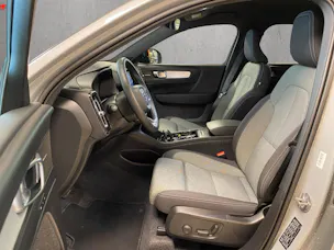 Volvo XC40 B3 Benzin Mild Hybrid Plus Dark DCT