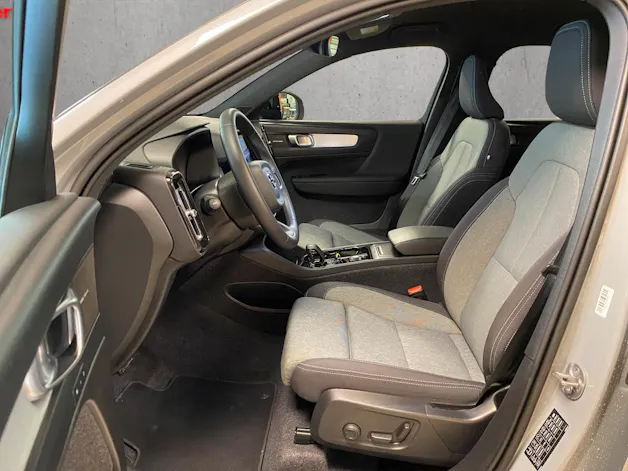 Volvo XC40 B3 Benzin Mild Hybrid Plus Dark DCT