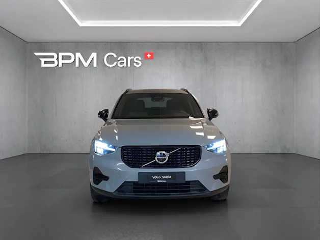 Volvo XC40 B3 Benzin Mild Hybrid Plus Dark DCT