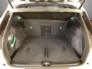Volvo XC40 B3 Benzin Mild Hybrid Plus Dark DCT