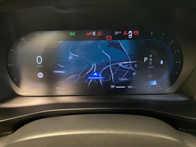 Volvo XC40 B3 Benzin Mild Hybrid Plus Dark DCT