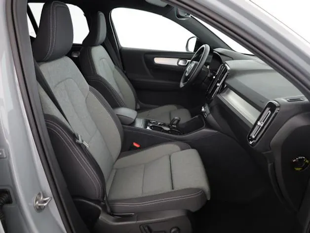 Volvo XC40 B3 Benzin Mild Hybrid Plus Dark DCT