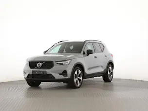 Volvo XC40 B3 Benzin Mild Hybrid Plus Dark DCT