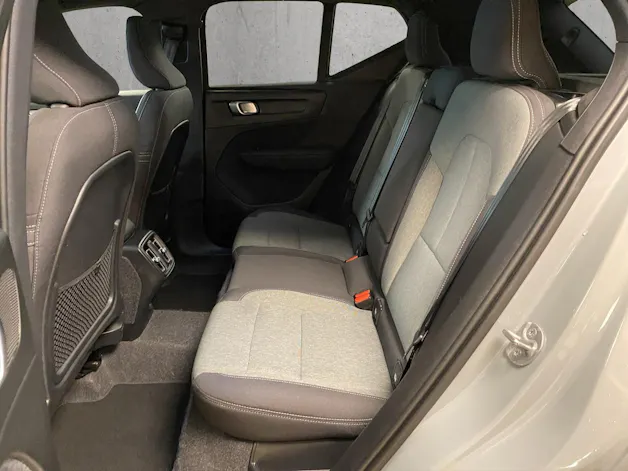 Volvo XC40 B3 Benzin Mild Hybrid Plus Dark DCT