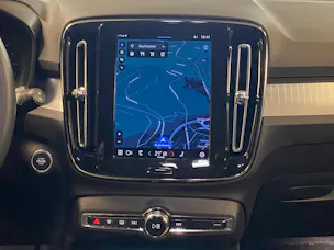 Volvo XC40 B3 Benzin Mild Hybrid Plus Dark DCT