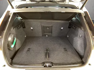 Volvo XC40 B3 Benzin Mild Hybrid Plus Dark DCT