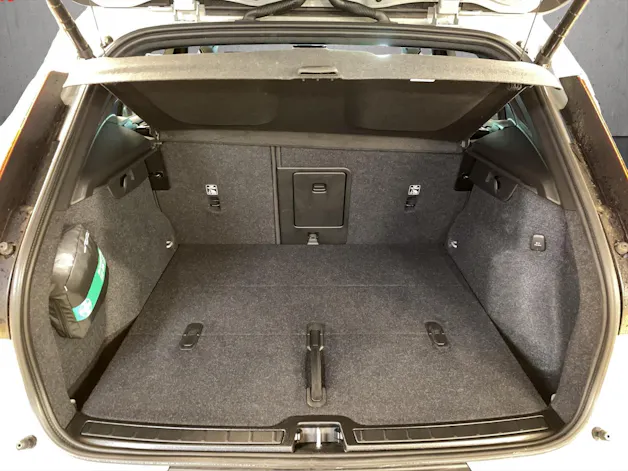Volvo XC40 B3 Benzin Mild Hybrid Plus Dark DCT